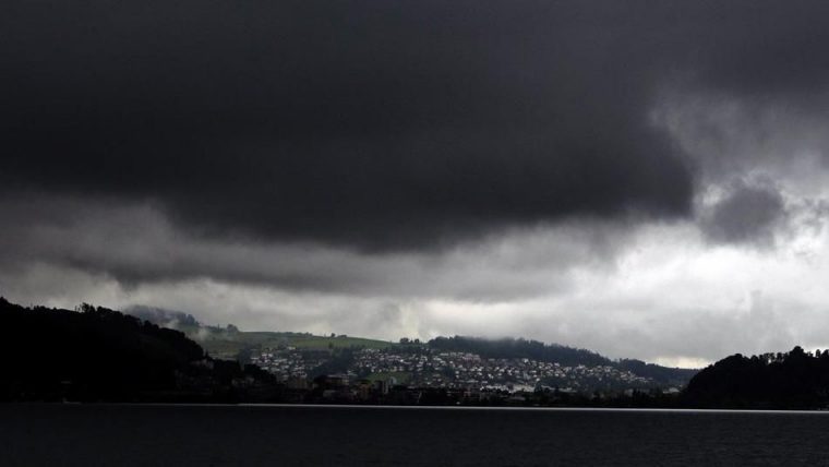 dunkle wolken ziehen auf über dem land wo die schoschonen