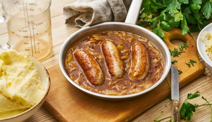 bratwurst mit dunkler sauce