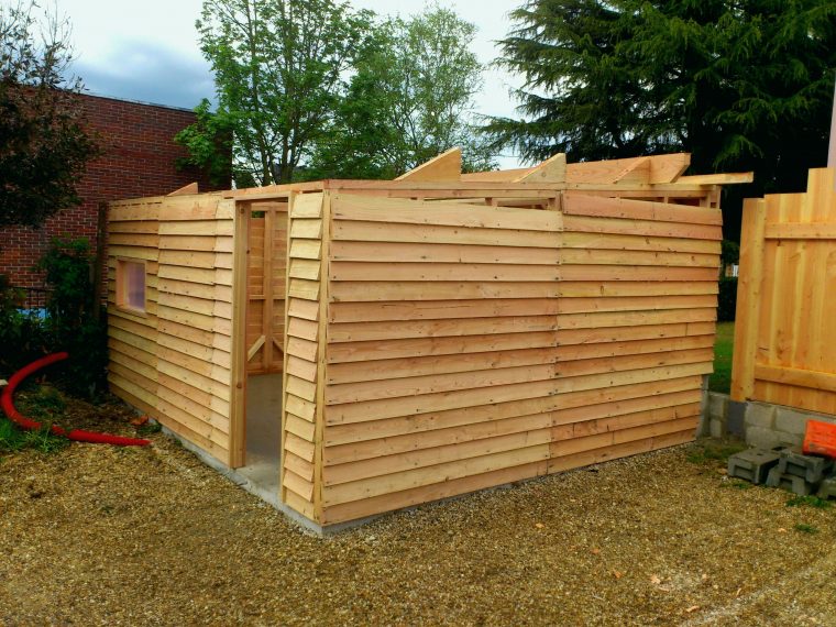 fabriquer une porte en bois pour abri de jardin