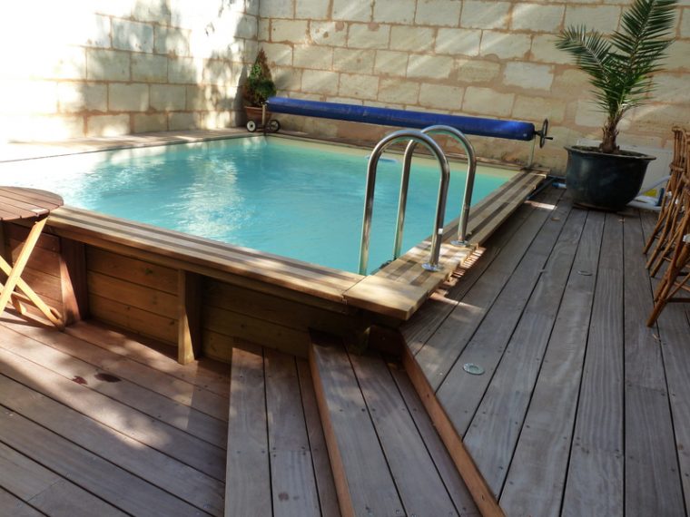 petite piscine carrée