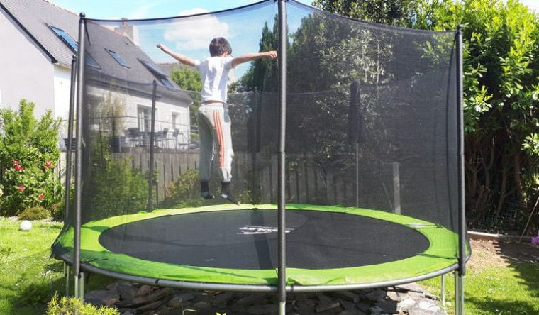 trampoline jardin