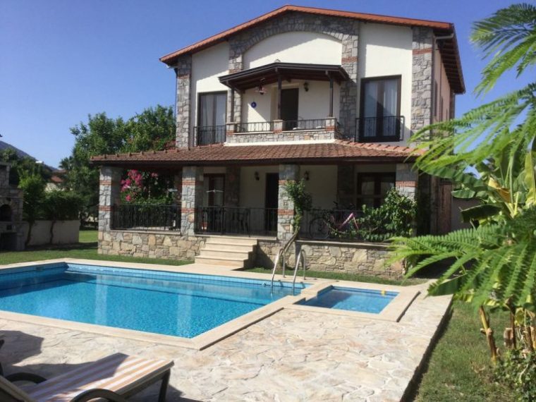 location maison vacances avec piscine privée pas cher