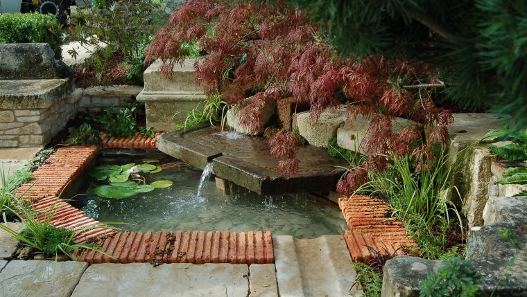 petite fontaine de jardin