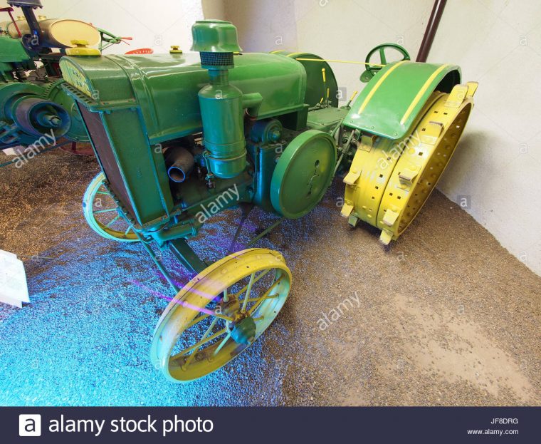 1929 Tracteur John Deere, Musée Maurice Dufresne Photo 1 intérieur Image Tracteur John Deere