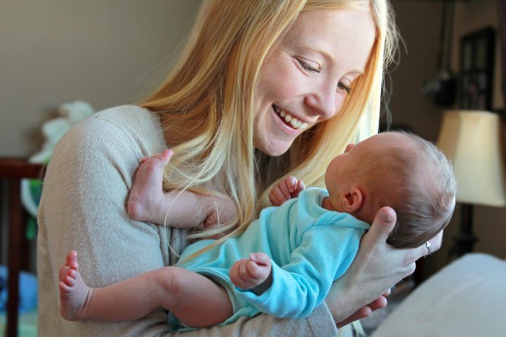 Activité Pour Bébé : Jouer Avec Bébé | Parents.fr à Jeux Tout Petit