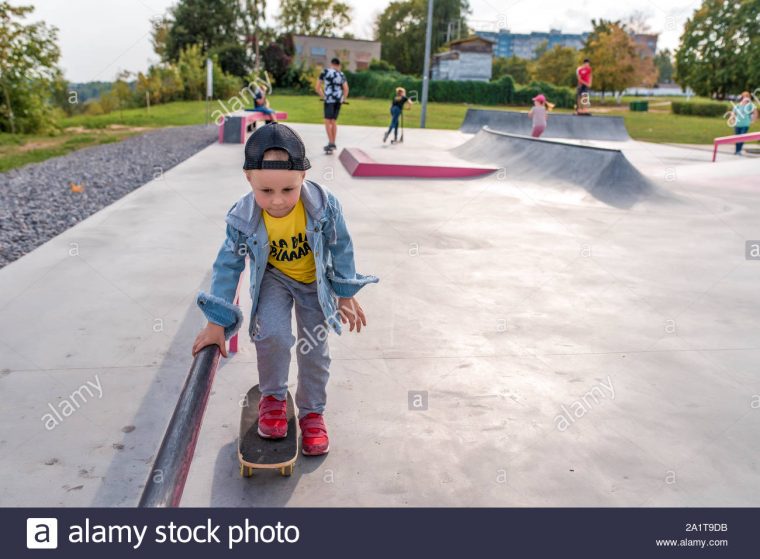 Aire De Jeu Pour Enfants, Petit Garçon De 3 À 5 Ans, L dedans Jeux Pour 3 5 Ans