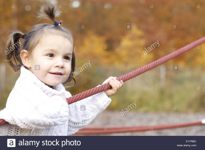 Aire De Jeux De Fille Enfant Junglegym Joue N'accroche La serapportantà Jeux Flash Enfant