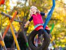 Aire De Jeux Pour Enfants Sur Les Enfants Jouer Dans Le Parc serapportantà Jeux Pour Jeunes Enfants