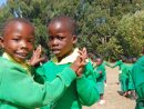Août 2014 - Le Village De Pomerini - Tanzanie - Afrique - Le Jeu Des  Enfants Africains D'asile Construits Dans La Mission Franciscaine Du  Village De encequiconcerne Jeux Africains Pour Enfants