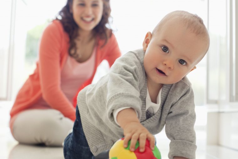 Bébé A 9 Mois : Développement, Motricité, Éveil, Santé serapportantà Jeux Pour Les Bébé De 1 Ans