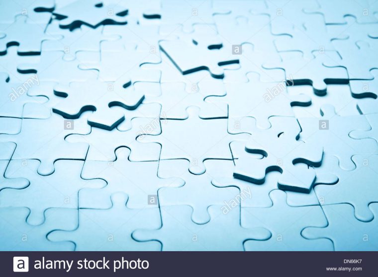 Blank Jigsaw Puzzle, Unfinished Stock Photo: 64675835 – Alamy encequiconcerne Puzzle Photo Gratuit