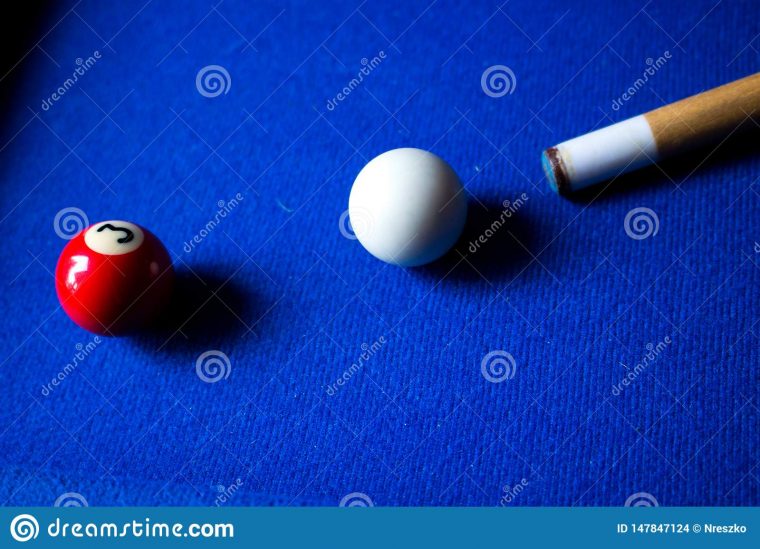 Boules De Billard De Piscine Sur L'ensemble Bleu De Jeu De tout Jeux De Biyare