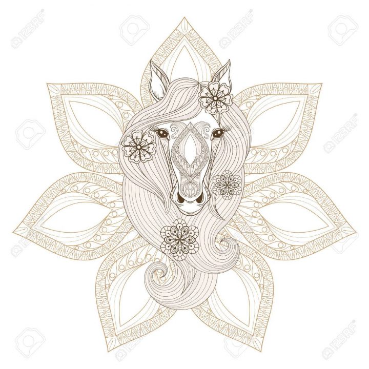 Cheval Vector. Coloriage Avec Le Visage De Cheval Sur Mandala Fond. Hand  Drawn Modelée Cheval Avec Des Fleurs Dans Les Cheveux, Artistiquement  Cheval destiné Visage À Colorier