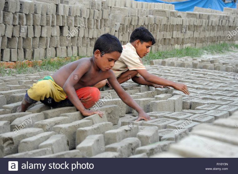 Child Work Bangladesh Brick Photos & Child Work Bangladesh pour Casse Brique Enfant