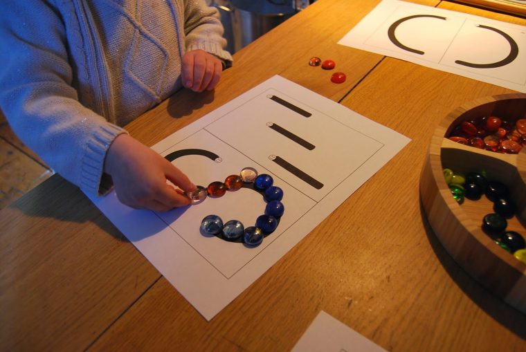 Cinq Activités "pré-Graphiques" Pour Les 2/3 Ans | Activités destiné Activité Montessori 3 Ans