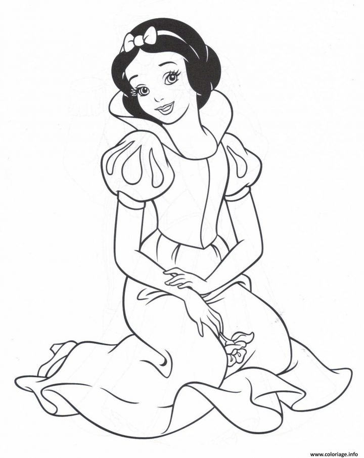 Coloriage Blanche Neige Disney Princesse Souriante Dessin destiné Blanche Neige À Colorier Et Imprimer