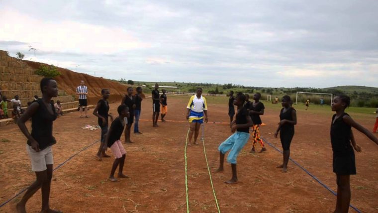 Connaissez-Vous Le Nzango, Ce Jeu De Cour D'école Présenté encequiconcerne Jeux Africains Pour Enfants