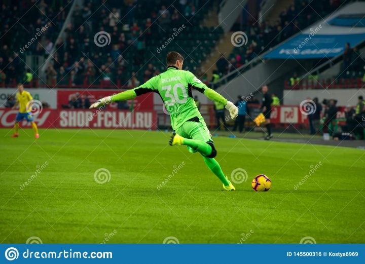 Coup-De-Pied De But De Sergey Pesyakov 30 De Gardien De But serapportantà Jeux De Foot Gardien De But