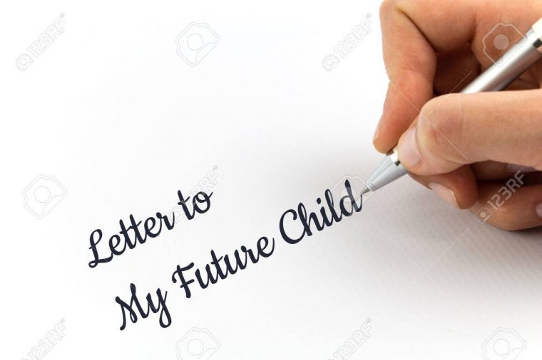 Crit À La Main "lettre À Mon Futur Enfant" Sur Une Feuille De Papier Blanc. intérieur Papier A Lettre Enfant