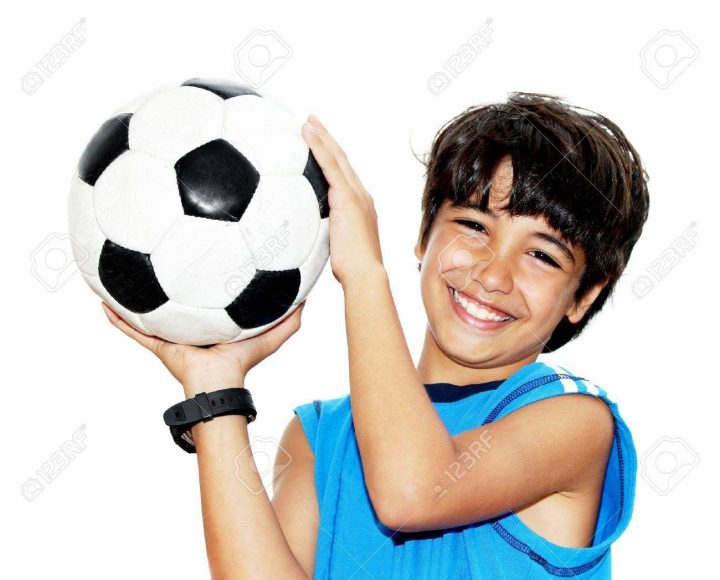 Cute Boy À Jouer Au Football, L'enfant Heureux, Jeune Gardien De But  Adolescent Mâle Jouissant Jeu De Sport, De Maintien De Billes, Portrait  Isolé tout Jeux De Foot Gardien De But