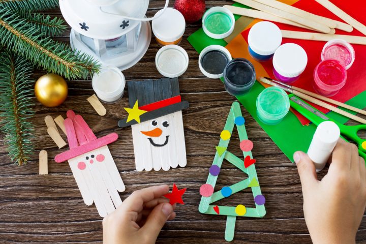 Décorer Son Sapin De Noël Avec Des Objets Fabriqués Par Les à Activité Manuelle Enfant 4 Ans