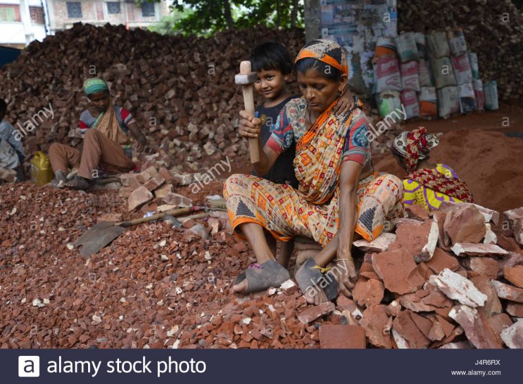 Dhaka, Bangladesh. 13 Mai, 2017. Les Femmes Du Bangladesh concernant Casse Brique Enfant