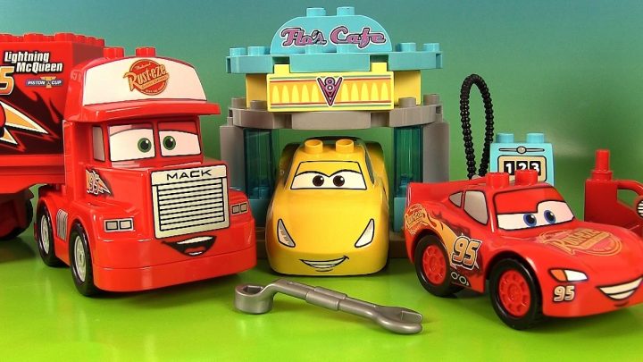 Disney Cars 3 Lego Duplo Jeu De Construction Le Café De Flo Martin avec Flash Mcqueen Martin