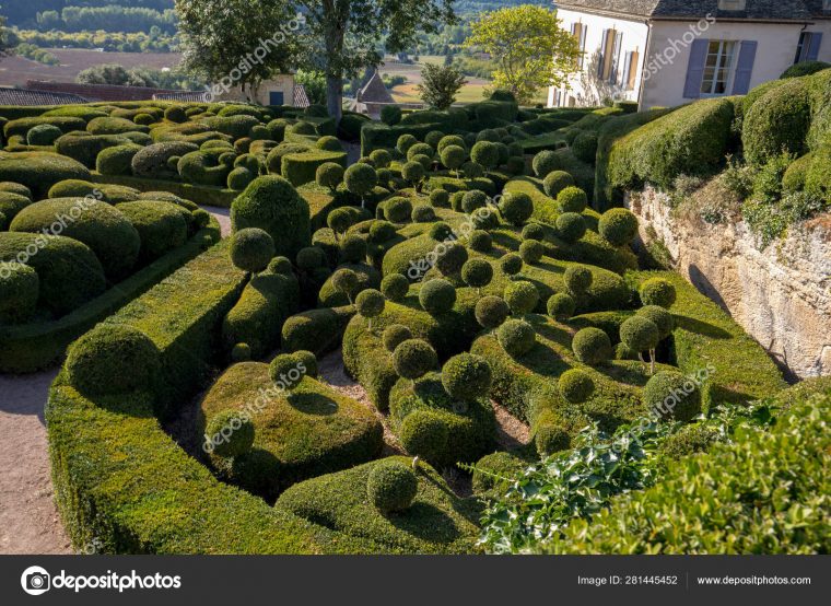 Dordogne France September 2018 Topiary Gardens Jardins concernant Region De France 2018