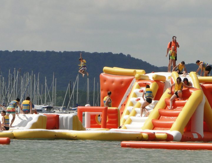 Edition Bar Le Duc | L'aquaparc S'installe Dans Le Paysage tout Jeux De Saut Dans L Eau