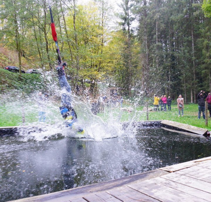 Edition La Plaine | La Dernière De La Saison Pour Le Saut À dedans Jeux De Saut Dans L Eau