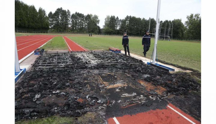 Edition Longwy | Nuit D'incendies Criminels À La Plaine Des Jeux concernant Jeux De Saut Dans L Eau