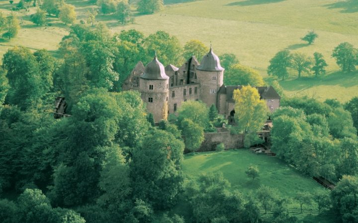 Eghn – Le Jardin Du Château Fort Sababurg, Le Château De La avec Image De Chateau Fort A Imprimer