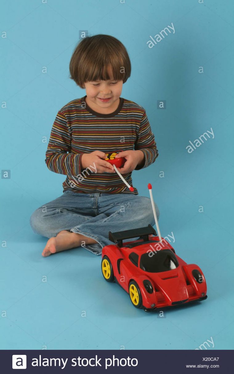 Enfant, Garçon, 5, Brun, Jeu, Voiture, Automobile, Commande avec Les Jeux Des Garçons De Voiture