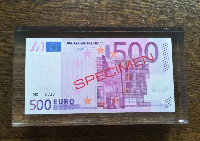 Essai Billet 500 Euro Dans Bloc Plexi Specimen De La Bce concernant Fausses Pieces Euros