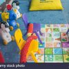 Faites Glisser Et Tout-Petits Ballons Colorés Dans L'aire De intérieur Jeux Pour Petit Enfant