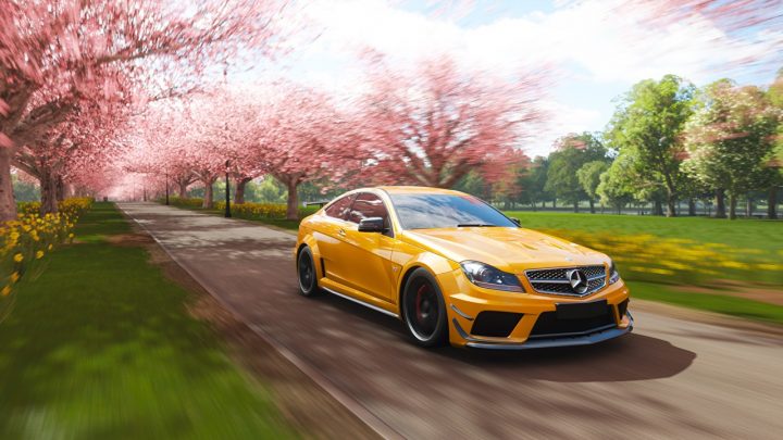 Fonds D'ecran Mercedes-Benz Forza Horizon 4 Amg 2018 C63 avec Jeux De Voiture Jaune