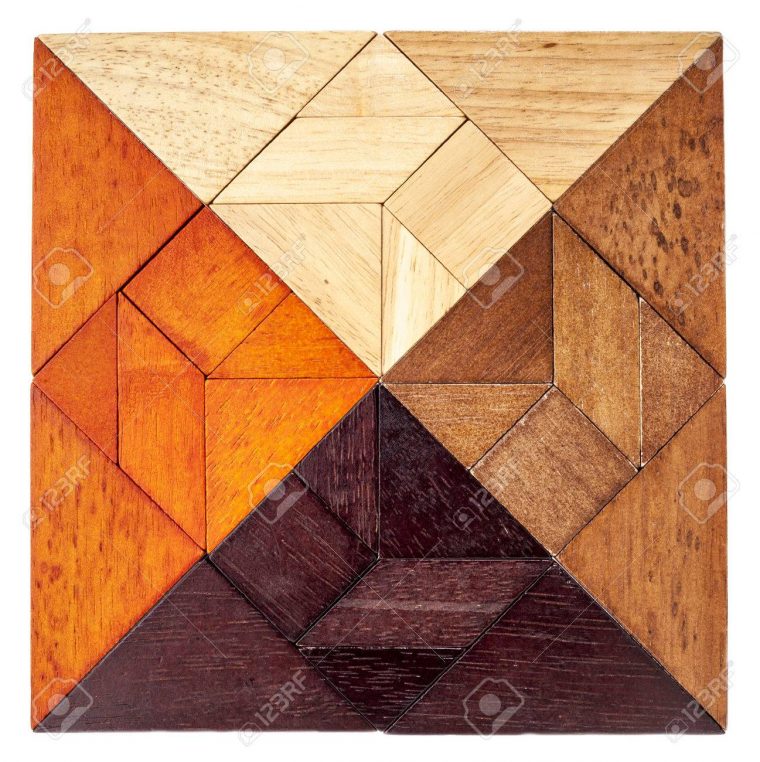 Forme Carrée Créé À Partir De 4 Jeux De Tangram En Bois, Un Jeu  Traditionnel Chinois De Puzzle dedans Tangram Carré