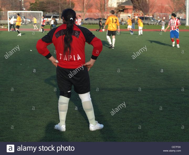 Gardien De But Jeu De Foot Amateur, Mccarren Park, Brooklyn dedans Jeux De Gardien De Foot