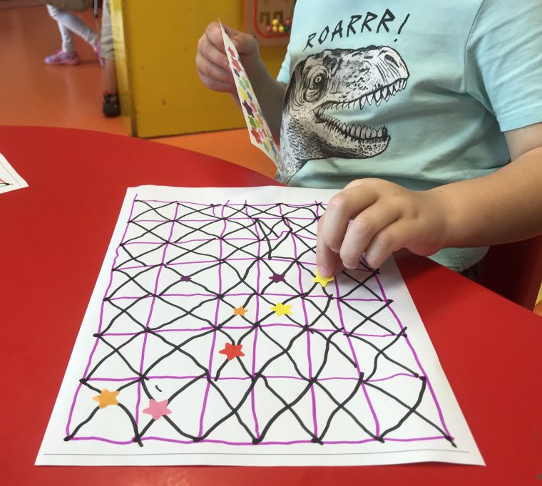 Graphisme Maternelle : Lignes, Quadrillage Et Croix concernant Quadrillage Maternelle Graphisme