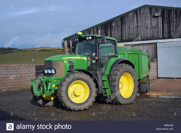 Green Tractor Photos & Green Tractor Images – Alamy serapportantà Dessin Animé De Tracteur John Deere