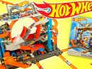 Hot Wheels Ultimate Garage With Looping And Shark Attack Toys Review Mattel destiné Voiture Requin Jouet