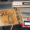 Il Essaie De Photocopier Un Billet De Banque intérieur Billet De 50 Euros À Imprimer