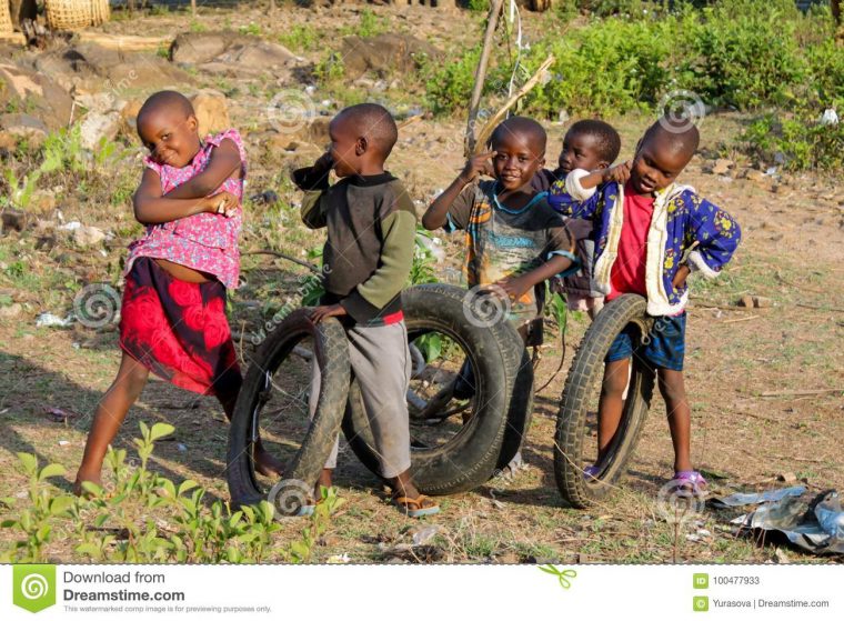 Jeu D'enfants Pauvre Africain Sur La Rue Photo Stock intérieur Jeux Africains Pour Enfants