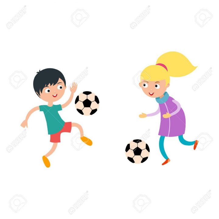 Jeune Enfant Garçon Et Fille Jouant Vecteur Football Illustration. Jeu De  Course De Soccer Sport Actif. Concurrence Activité Des Jeunes Enfants,  Jouer dedans Jeux De Course Enfant