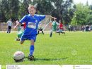Jeux De Petit Enfant Le Football Ou Le Football Photo Stock tout Jeux Des Petit Garçon