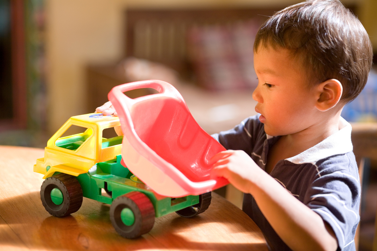 Jouer Aux Petites Voitures, Toute Une Histoire avec Jeux Voiture Bebe 