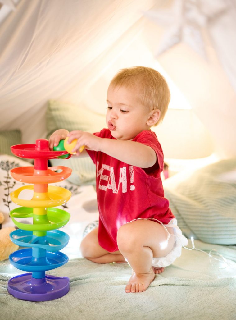 Jouet Bébé De 1 An : Comment Le Choisir ? | Jeux Bébé 1 An encequiconcerne Jeux Pour Les Bébé De 1 Ans