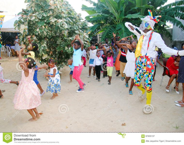 Jour Du ` S D'enfants En Afrique Photographie Éditorial concernant Jeux Africains Pour Enfants