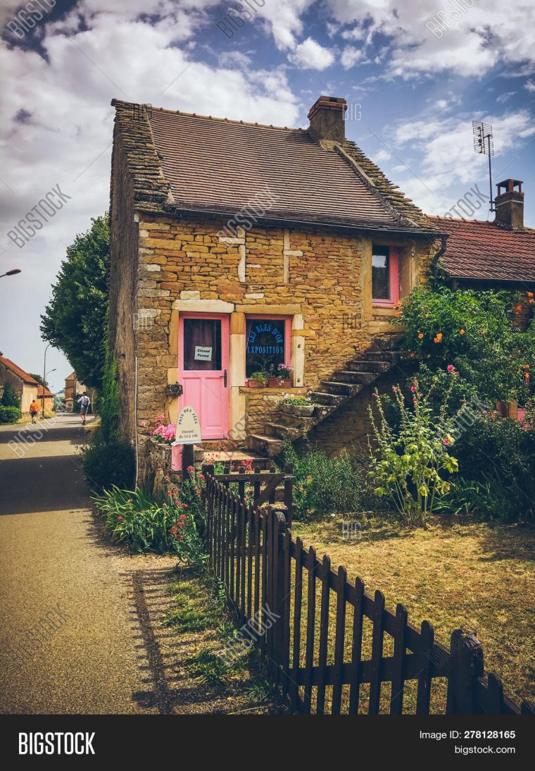 July 19, 2017. Village Image & Photo (Free Trial) | Bigstock encequiconcerne Region De France 2017