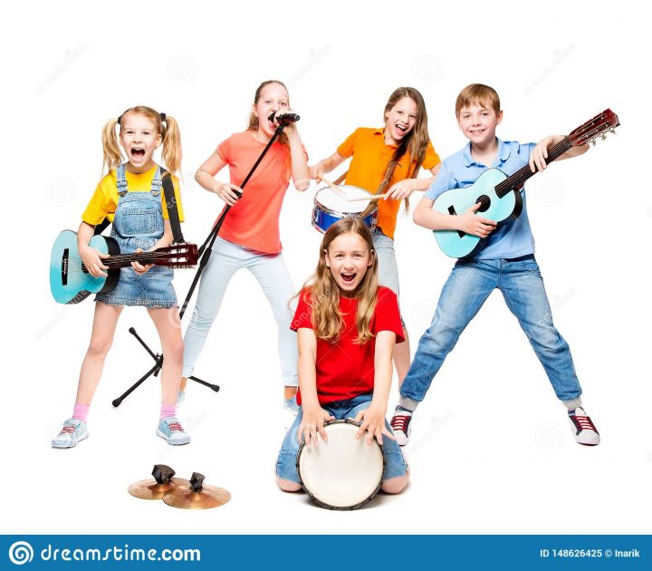 Les Enfants Groupent Le Jeu Sur Des Instruments De Musique concernant Jeu Des Instruments De Musique